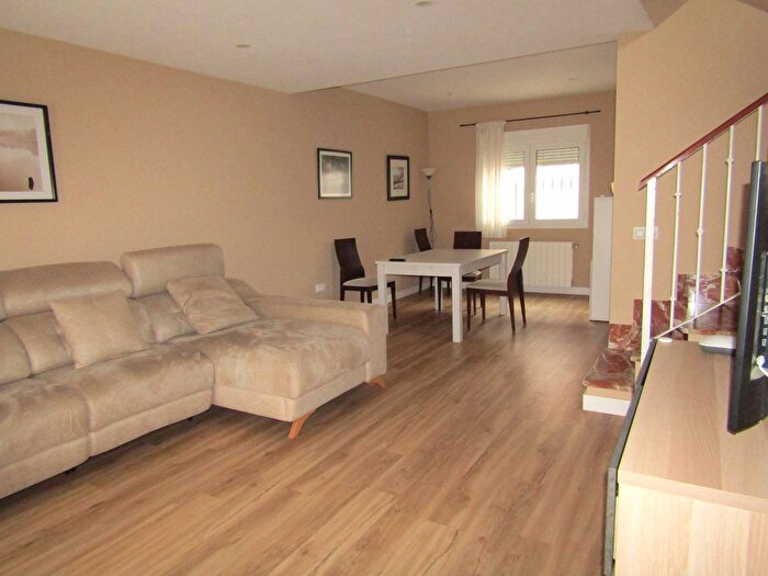 Casas en venta y pisos alquiler - 1