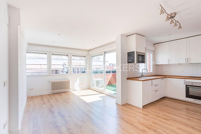 Casas en venta y pisos alquiler - 1