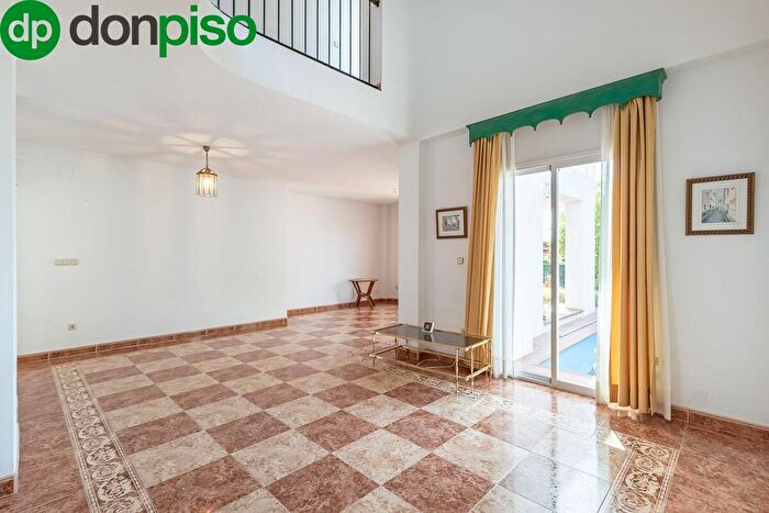 Casas en venta y pisos alquiler - 3