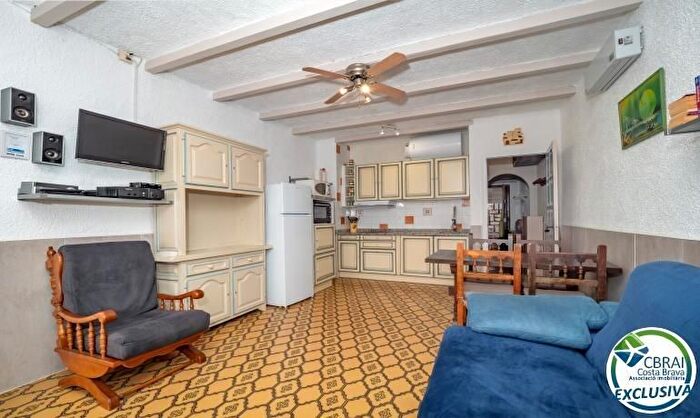 Casas en venta y pisos alquiler - 3