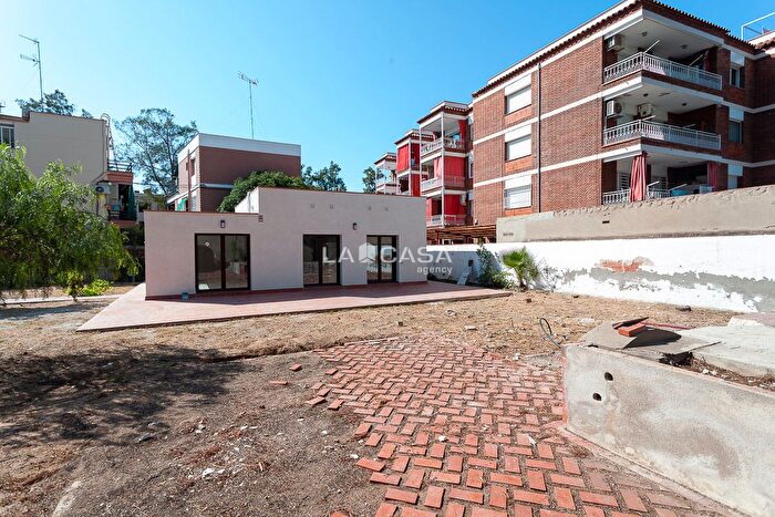 Casa en venta en Baixador, Castelldefels de 3 habitaciones