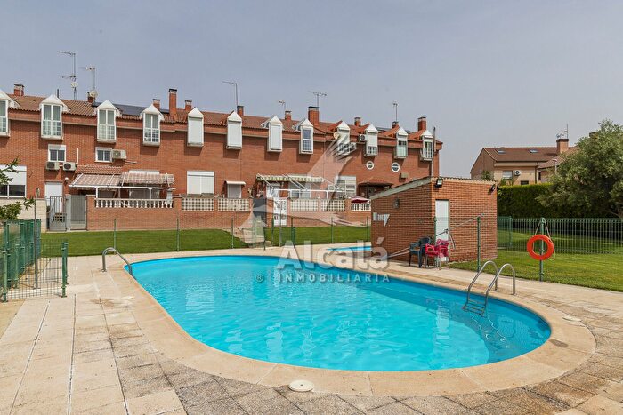 Casas en venta y pisos alquiler - 1