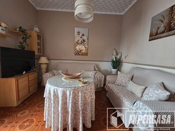 Casas en venta y pisos alquiler - 3