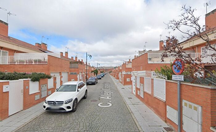 Casas en venta y pisos alquiler - 1