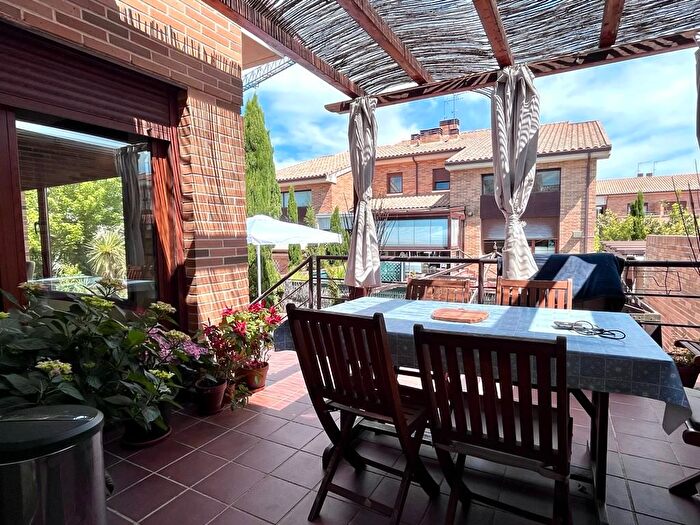 Casas en venta y pisos alquiler - 3