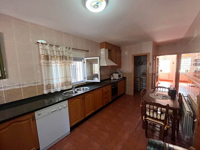 Casas en venta y pisos alquiler - 3