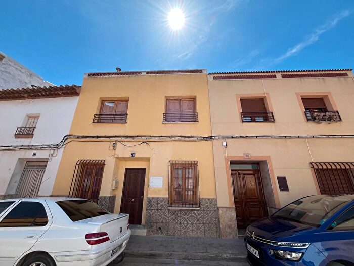 Casas en venta y pisos alquiler - 1