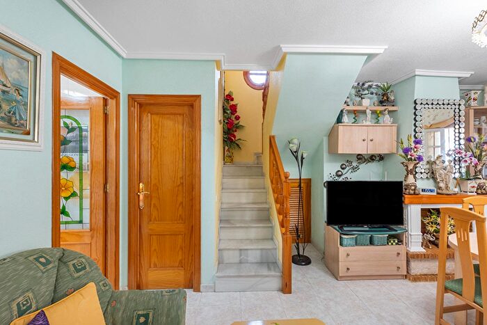 Casas en venta y pisos alquiler - 3