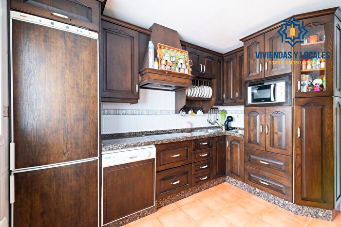 Casas en venta y pisos alquiler - 3