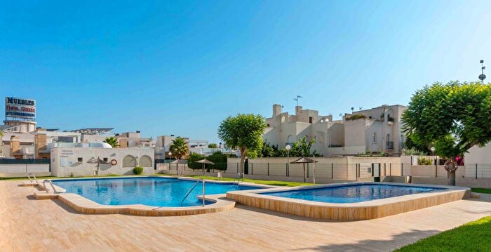 Casas en venta y pisos alquiler - 3