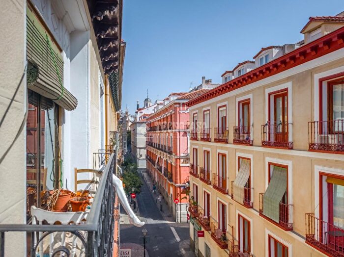 Casas en venta y pisos alquiler - 1