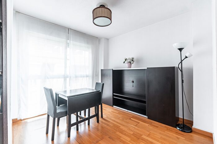 Casas en venta y pisos alquiler - 1