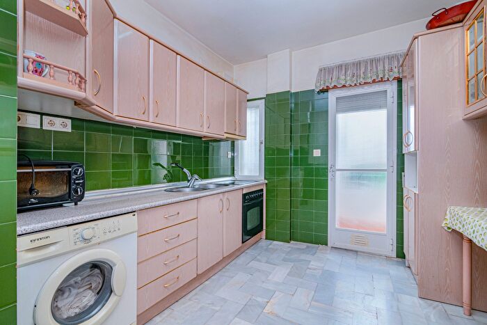 Casas en venta y pisos alquiler - 3