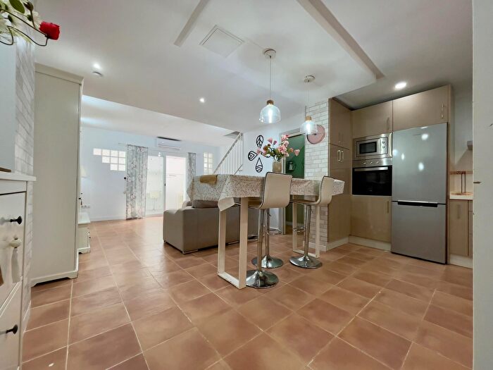 Casas en venta y pisos alquiler - 1