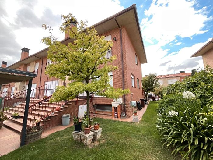 Casas en venta y pisos alquiler - 1