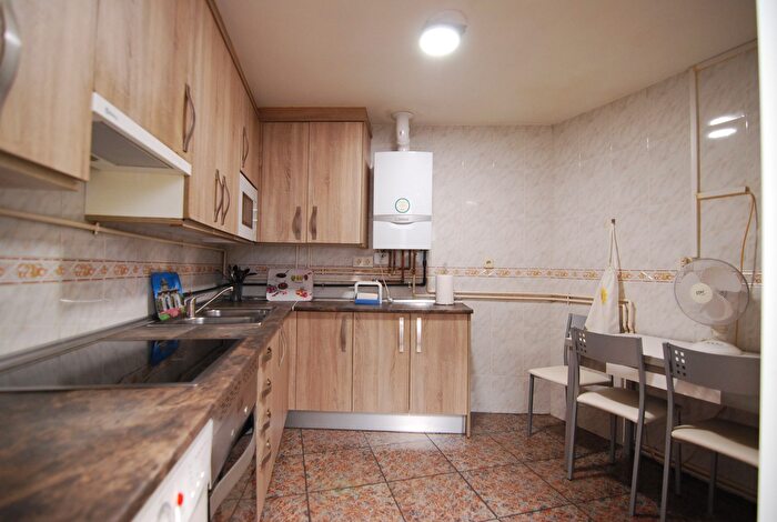 Casas en venta y pisos alquiler - 3