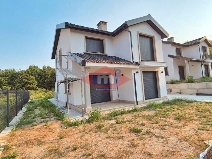 Casa en venta en Ponteareas, Pontevedra de 4 habitaciones