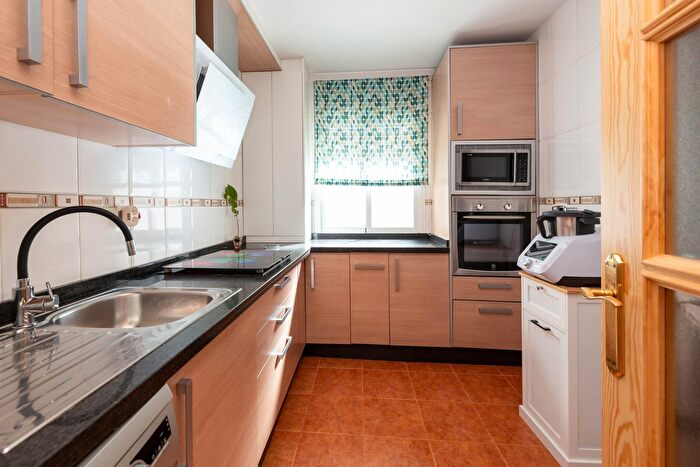 Casas en venta y pisos alquiler - 3