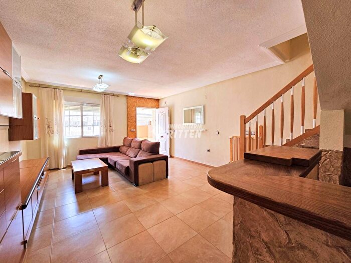 Casas en venta y pisos alquiler - 3