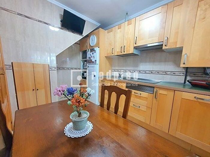 Casas en venta y pisos alquiler - 3
