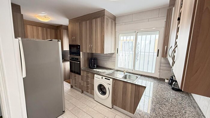 Casas en venta y pisos alquiler - 3