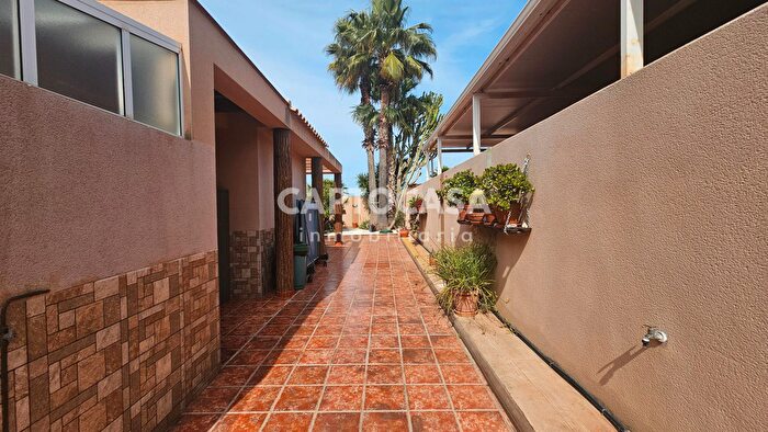 Casas en venta y pisos alquiler - 3