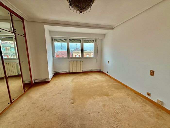 Casas en venta y pisos alquiler - 3