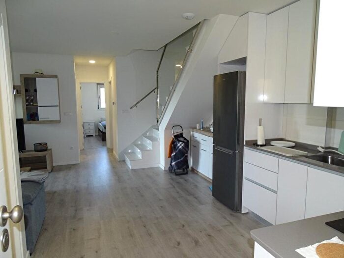Casas en venta y pisos alquiler - 1