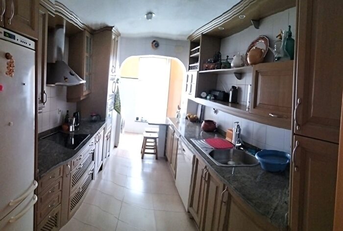 Casas en venta y pisos alquiler - 3