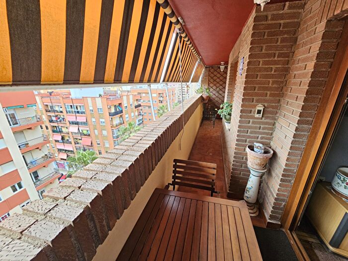 Piso en venta en Algirós, Ciutat Jardí de 4 habitaciones