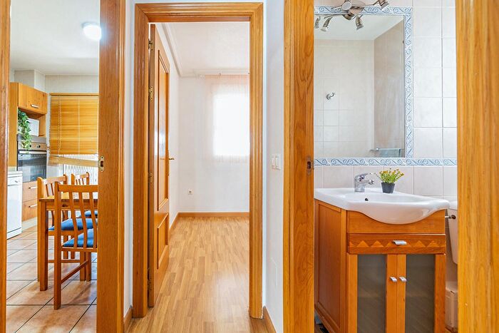 Casas en venta y pisos alquiler - 2