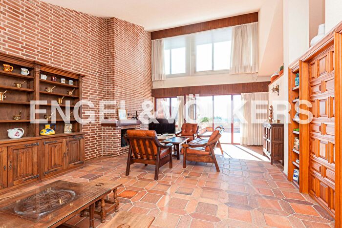 Casas en venta y pisos alquiler - 1