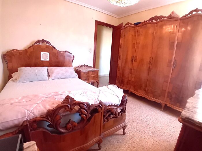 Casas en venta y pisos alquiler - 3