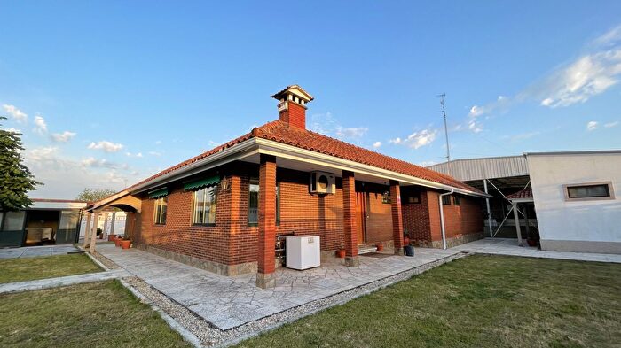 Casas en venta y pisos alquiler - 1