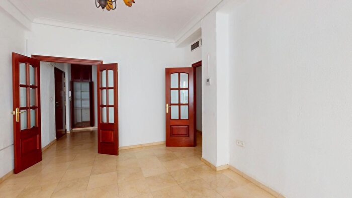 Piso en venta en Los Remedios, Sevilla Capital de 3 habitaciones
