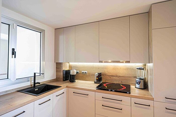 Casas en venta y pisos alquiler - 3