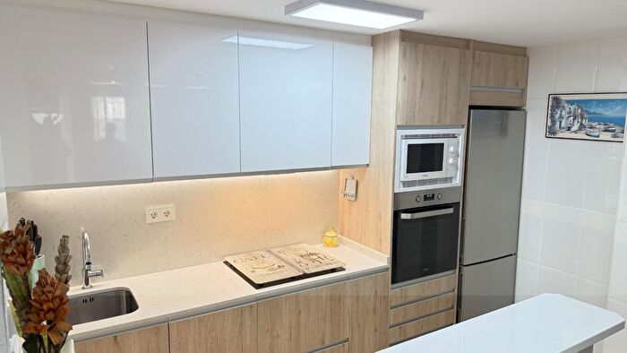 Casas en venta y pisos alquiler - 3