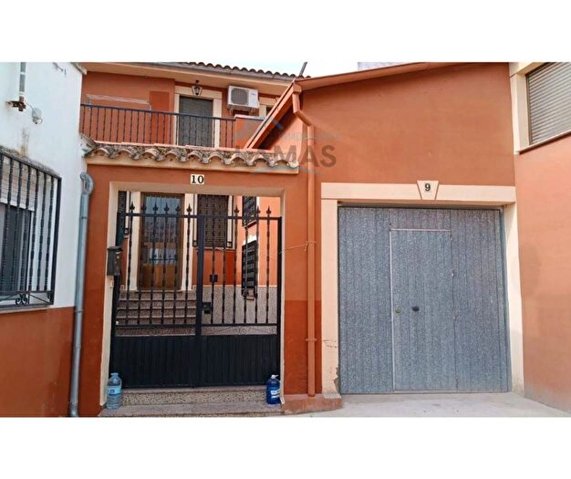 Casas en venta y pisos alquiler - 1