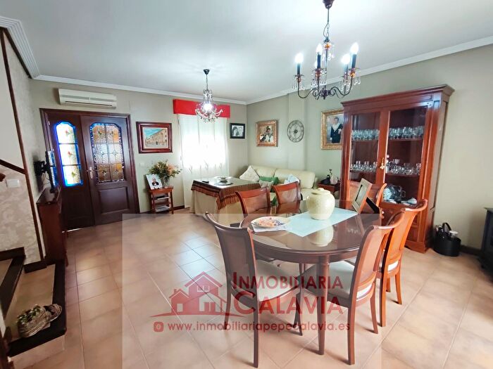 Casas en venta y pisos alquiler - 1
