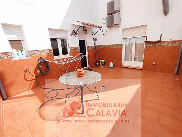 Casas en venta y pisos alquiler - 3
