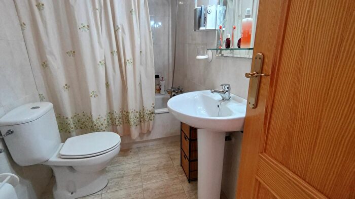 Casas en venta y pisos alquiler - 3