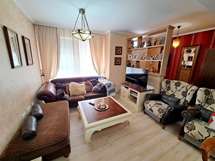 Casas en venta y pisos alquiler - 2