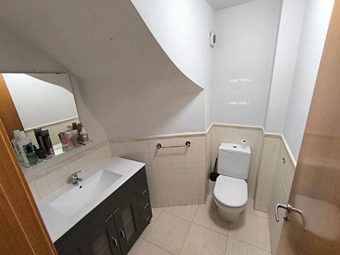 Casas en venta y pisos alquiler - 2