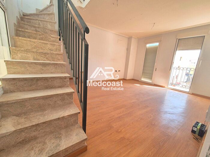 Casas en venta y pisos alquiler - 3
