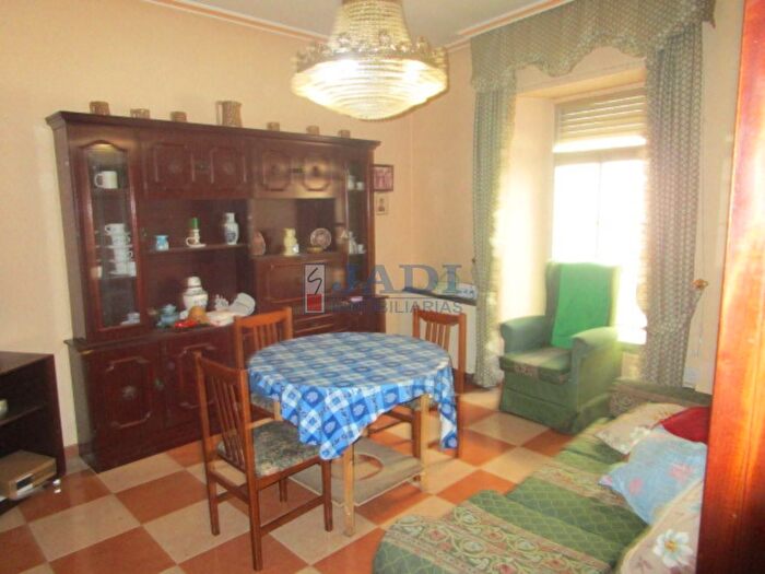 Casas en venta y pisos alquiler - 1