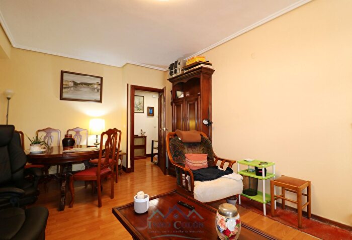 Casas en venta y pisos alquiler - 3