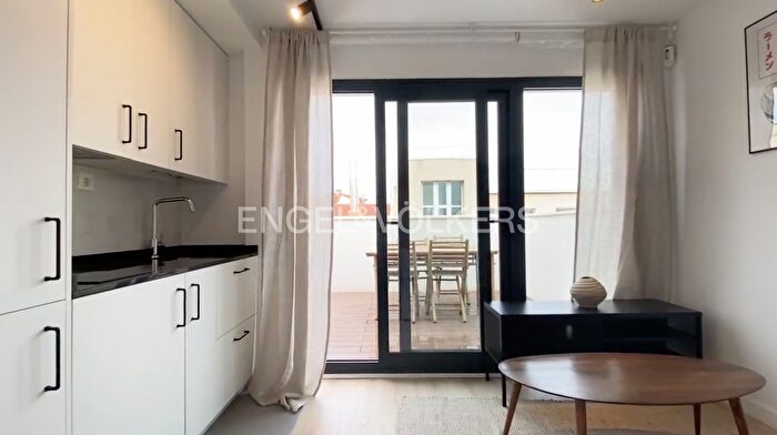 Casas en venta y pisos alquiler - 1