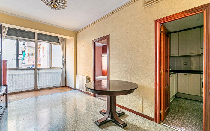 Casas en venta y pisos alquiler - 1