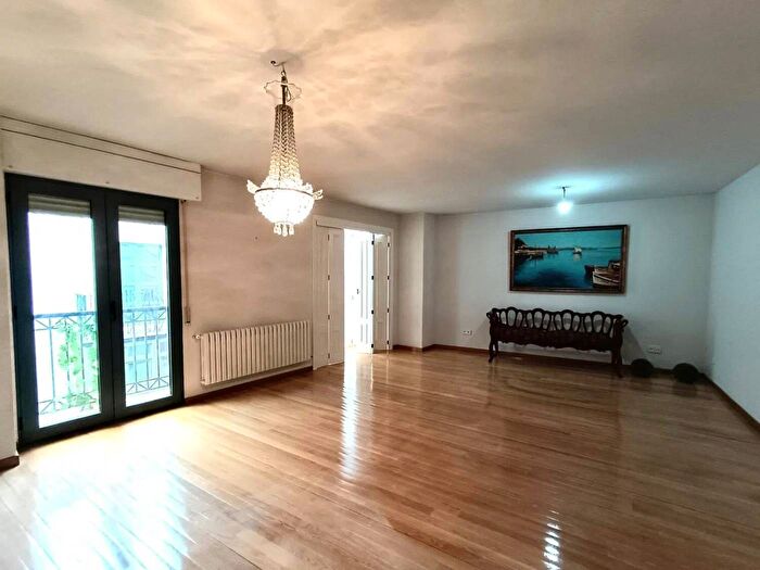 Casas en venta y pisos alquiler - 1