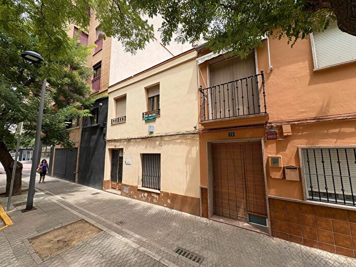 Casas en venta y pisos alquiler - 1